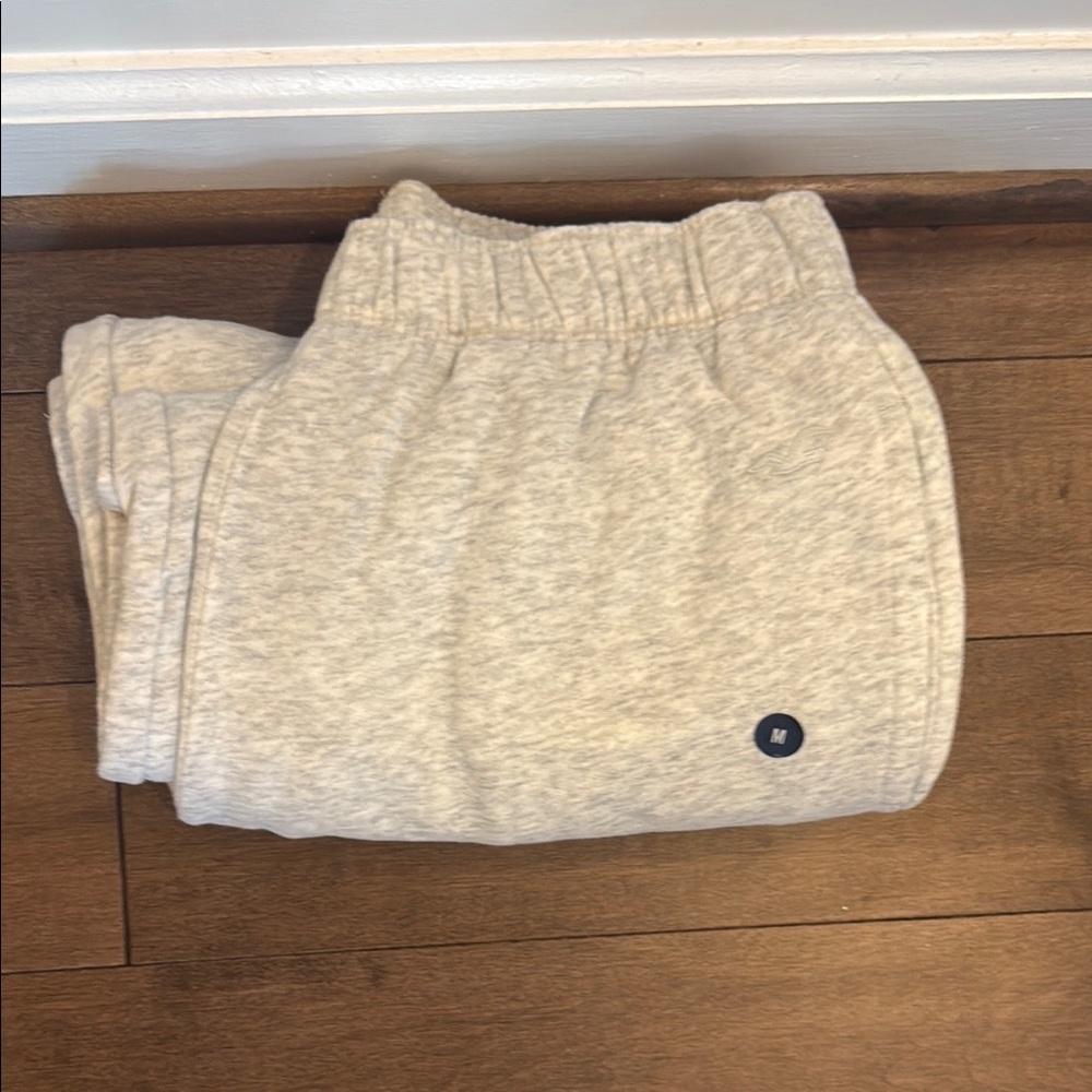 HOLLISTER WODE LEG SWEATPANTS NWT